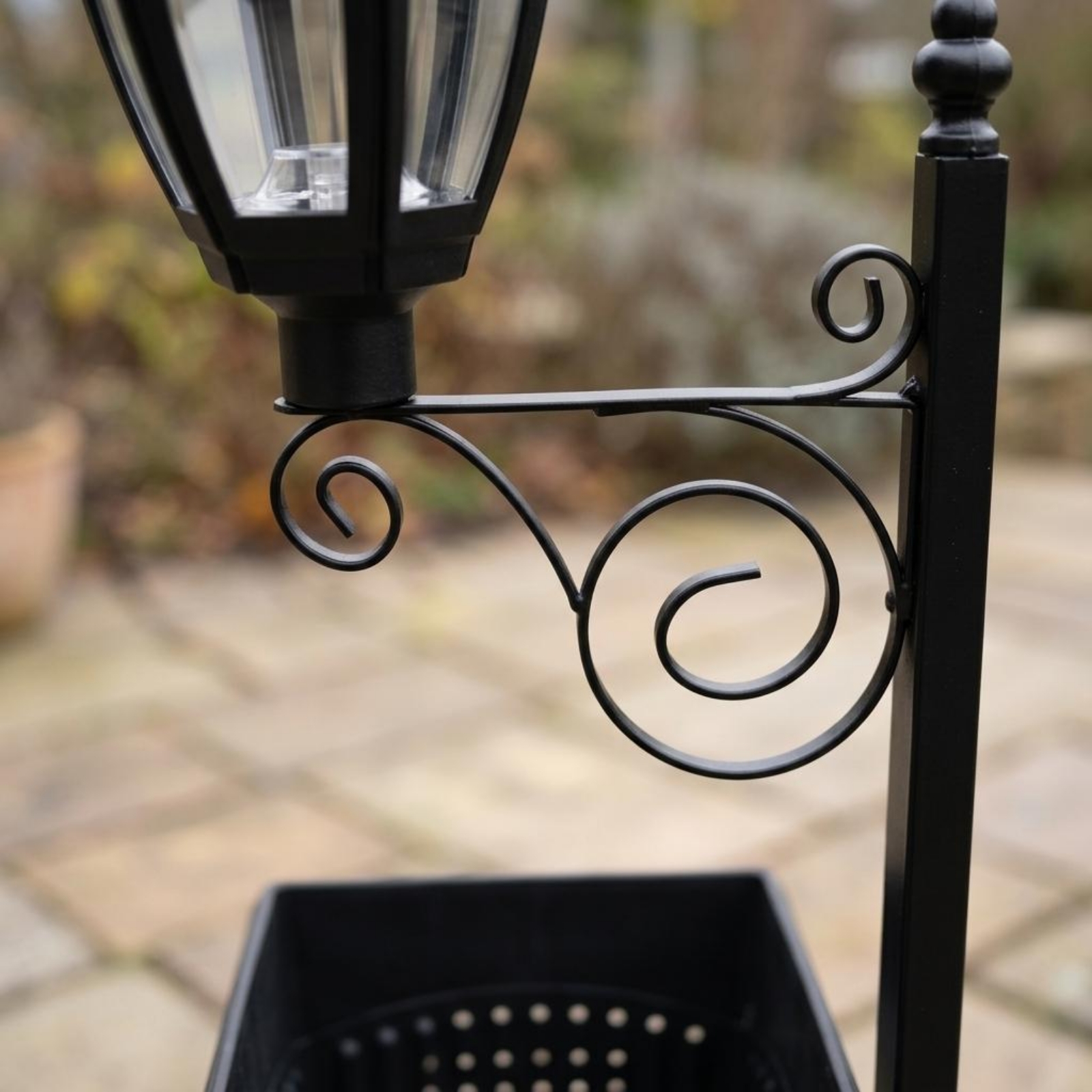 Solar Flower Pot Light Wrought - Outdoor Lighting Decoration recensione e prezzo